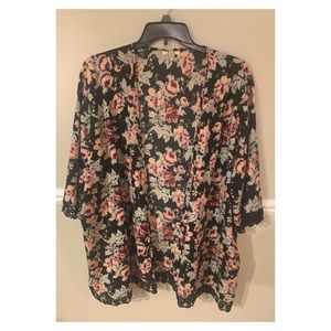 Floral kimono with lace sleeves size 1x